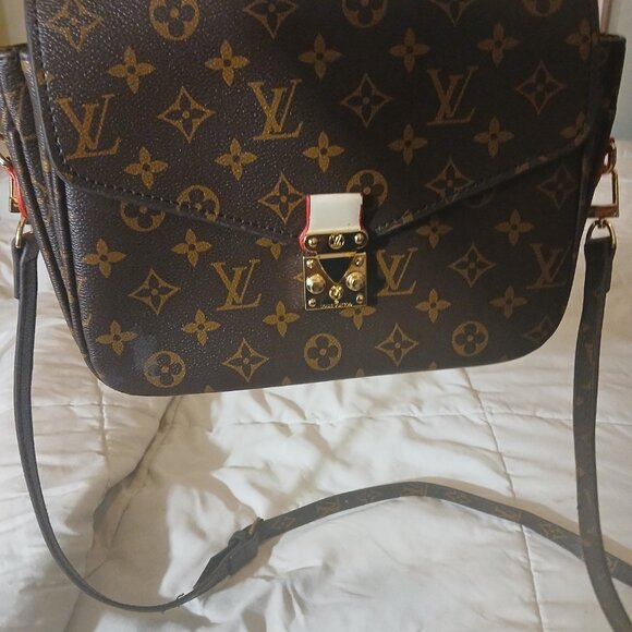 Louis Vuitton Crossbody - Picture 3 of 6